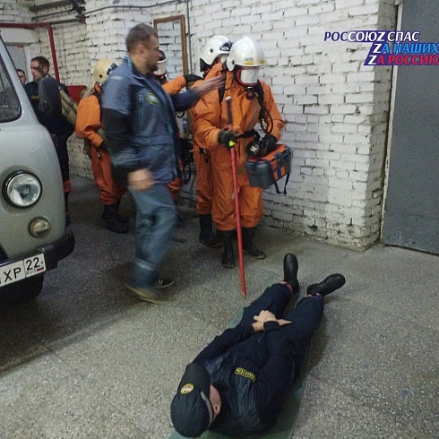 В АСФ города Барнаула 23 октября 2023 года началась предаттестационная подготовка спасателей на право ведения газоспасательных работ