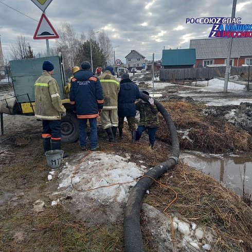 Спасатели АСФ города Барнаула участвуют в противопаводковых мероприятиях