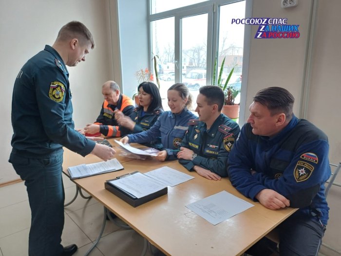 Начальник АСФ города Барнаула Александр Ворсин принял участие в аттестации спасателей МЧС России