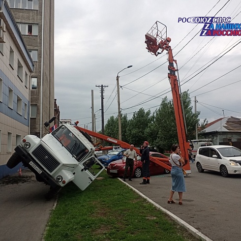 Спасатели АСФ города Барнаул 28 августа приняли участие в ликвидации последствий происшествия с автовышкой