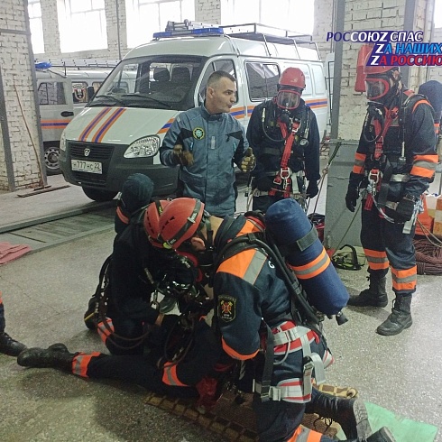 В АСФ города Барнаула 23 октября 2023 года началась предаттестационная подготовка спасателей на право ведения газоспасательных работ