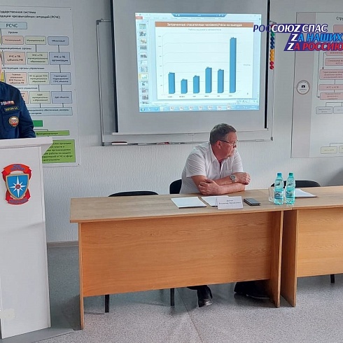 В МКУ «Управление по делам ГОЧС г.Барнаула» при подведении итогов деятельности за первое полугодие 2023 года наградили спасателей