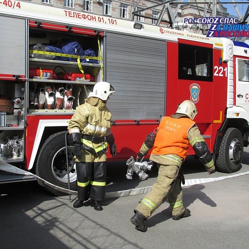 Спасатели АСФ г.Барнаула приняли участие в показных пожарно-тактических учениях