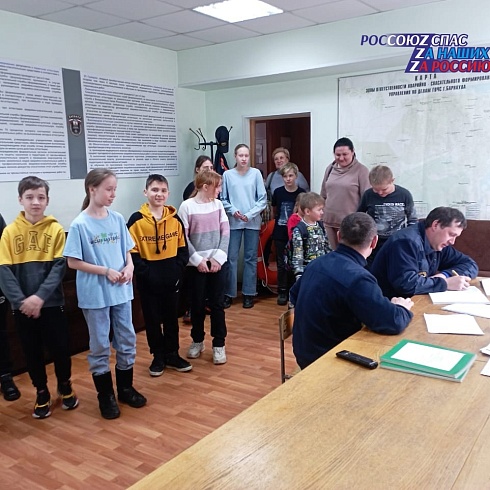 Дети пришли в гости к спасателям АСФ г.Барнаула